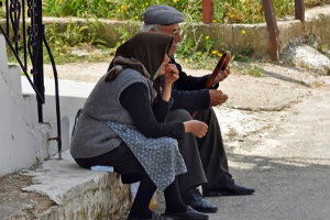 Ἡρωικοὶ παπποῦδες καὶ γιαγιάδες, κρατᾶνε ἀκόμα αὐτὴν τὴ χώρα - Δύο συγκλονιστικὲς  ἀληθινὲς  ἱστορίες στὴν Ἑλλάδα τῆς κρίσης