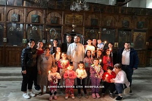 Δώδεκα παιδάκια βαφτίστηκαν ορθόδοξα την ίδια ημέρα σε χωριό της Αλβανίας (ΦΩΤΟ)