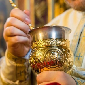 Τρόπος μετάδοσης της Θείας Κοινωνίας- Οδεύοντας προς την τέλεια ατέλεια