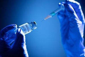 Καθηγητής Κασιμάτης: «Με εκβιασμούς, απειλές και τρομοκρατία επιδιώκουν να σύρουν τον λαό στους εμβολιασμούς»