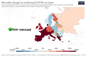 Οι χώρες με την υψηλότερη εμβολιαστική κάλυψη φλέγονται από τον κορωνοϊό