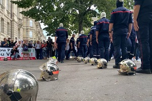 Δραματικές στιγμές στη Γαλλία: Πυροσβέστες καταθέτουν τις κάσκες τους καθώς μπαίνουν σε αναστολή!