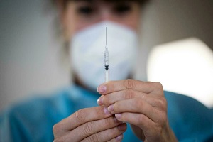 Πουλάς (Καθηγητής Βιοχημείας): Μελετάται το ενδεχόμενο τα εμβόλια να προκαλούν επιδείνωση αυτοάνοσων παθήσεων και καρκινογενέσεων
