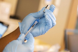 Κασιμάτης για νέα μέτρα: Παράνομος και αντισυνταγματικός ο υποχρεωτικός εμβολιασμός