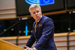 Oλλανδός ευρωβουλευτής: Αν αφαιρέσετε την ελευθερία της επιλογής για το εμβόλιο, αφαιρείτε τη δημοκρατία