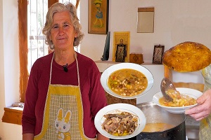 Παραδοσιακή φασολάδα με μπομπότα: Το εθνικό φαγητό των Ελλήνων