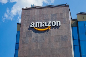 ΗΠΑ: Η Amazon θα βοηθά οικονομικά τις εργαζόμενές της που θα πρέπει να ταξιδέψουν για να κάνουν έκτρωση!
