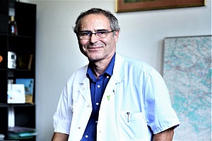 Ο Γάλλος Καθηγητής Ιατρικής που δικαιώθηκε για τις θέσεις του αφού πρώτα αποδοκιμάστηκε και εξυβρίστηκε
