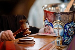 Αθώος ο Μητροπολίτης Κυθήρων για το «αδίκημα» της τέλεσης ακολουθίας εν μέσω εγκλεισμού