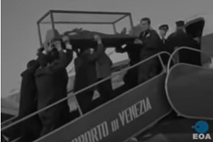 Σπάνιο Βίντεο της Μετακομιδής των Λειψάνων του Αγίου Σάββα το 1965