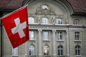 Πρόκειται η Ελβετία να γίνει η πρώτη χώρα που θα απαγορεύσει μία κοινωνία χωρίς μετρητά;