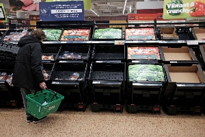 Βρετανία: Με δελτίο ψωνίζουν οπωροκηπευτικά οι καταναλωτές...