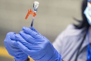 Βαρύτατες οι ευθύνες για τους νεκρούς των εμβολίων