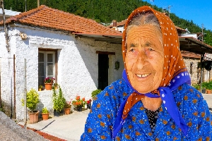 Μια ζωή δουλειά, πόνο και απώλειες - Η πονεμένη ιστορία της γιαγιάς Μαρίας