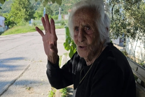 Κουβέντα με την γιαγιά Σοφία στην Αυγή Θεσσαλονίκης