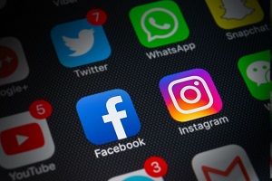 Πόσο παραβιάζονται τα προσωπικά δεδομένα από τις νέες ρυθμίσεις σε Facebook και Instagram