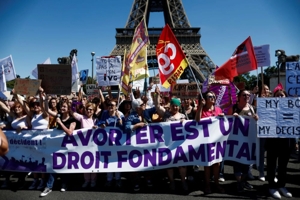 Η κατοχύρωση της άμβλωσης στο γαλλικό Σύνταγμα απειλεί τόσο την ελευθερία της συνείδησης όσο και την ελευθερία της έκφρασης