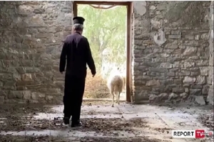 Αλβανία: Η εκκλησία του Αγίου Αθανασίου μετατράπηκε σε στάβλο βοοειδών!