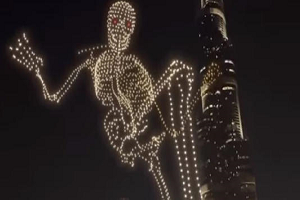 Halloween στο Ντουμπάι: Drones σχημάτισαν τεράστιο, κινούμενο σκελετό – Viral βίντεο
