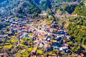Δομιανοί, ένα από τα πιο ήσυχα και παραδοσιακά χωριά της ηπειρωτικής μας Ελλάδας