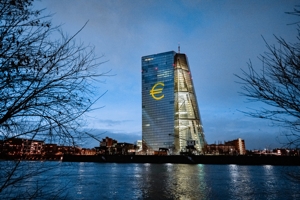 Αντιρρήσεις από την ΕΚΤ για τον περιορισμό της χρήσης μετρητών στην Ελλάδα