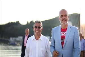 Ο πρόεδρος της κοινότητας των Ελλήνων της Χειμάρρας καταγγέλλει τον δήμαρχο Γιόργκο Γκόρο για μεγάλη μεταγραφή ελληνικών περιουσίων σε Αλβανούς