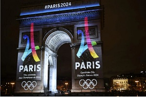 Παρίσι 2024: Αντιδράσεις για την γαλλική σημαία – Ξήλωσαν τους σταυρούς και έβαλαν βέλος σε αφίσα!
