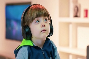 SOS από ειδικούς για τη χρήση ακουστικών στις ηλικίες 5-12 ετών