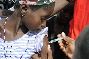 Κενυάτης γιατρός εκθέτει τον WHO για την πολιτική στείρωσης των Αφρικανών γυναικών μέσα από εμβόλια