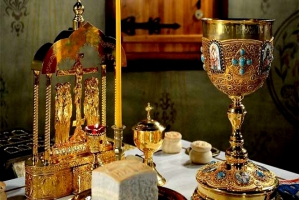 ΡΑΔΙΟΧΡΗΣΤΟΤΗΤΑ: Πώς πρέπει να πλησιάζουμε το ΄Αγιο Ποτήριο και πώς να προετοιμαζόμαστε κατά τον ιερό Χρυσόστομο