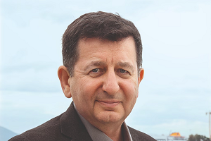 Νίκος Ντάλλας: «Η ελληνική ταυτότητα είναι κάτι πολύ προσωπικό»