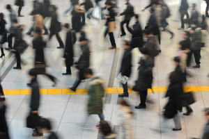 Φόβο παρά ελπίδα φέρνει η AI στην απασχόληση – Επτά στους δέκα Έλληνες ανησυχούν για απώλεια θέσεων εργασίας