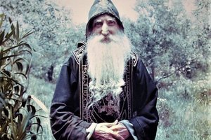 Άγιος π. Τύχων: “Ο Θεός είναι Αγάπη – Όλα τα άλλα είναι καπνός”