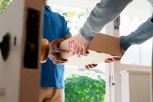 Τέλος τα μετρητά στις παραδόσεις δεμάτων με κούριερ – Τι αλλάζει